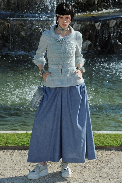 Look 13